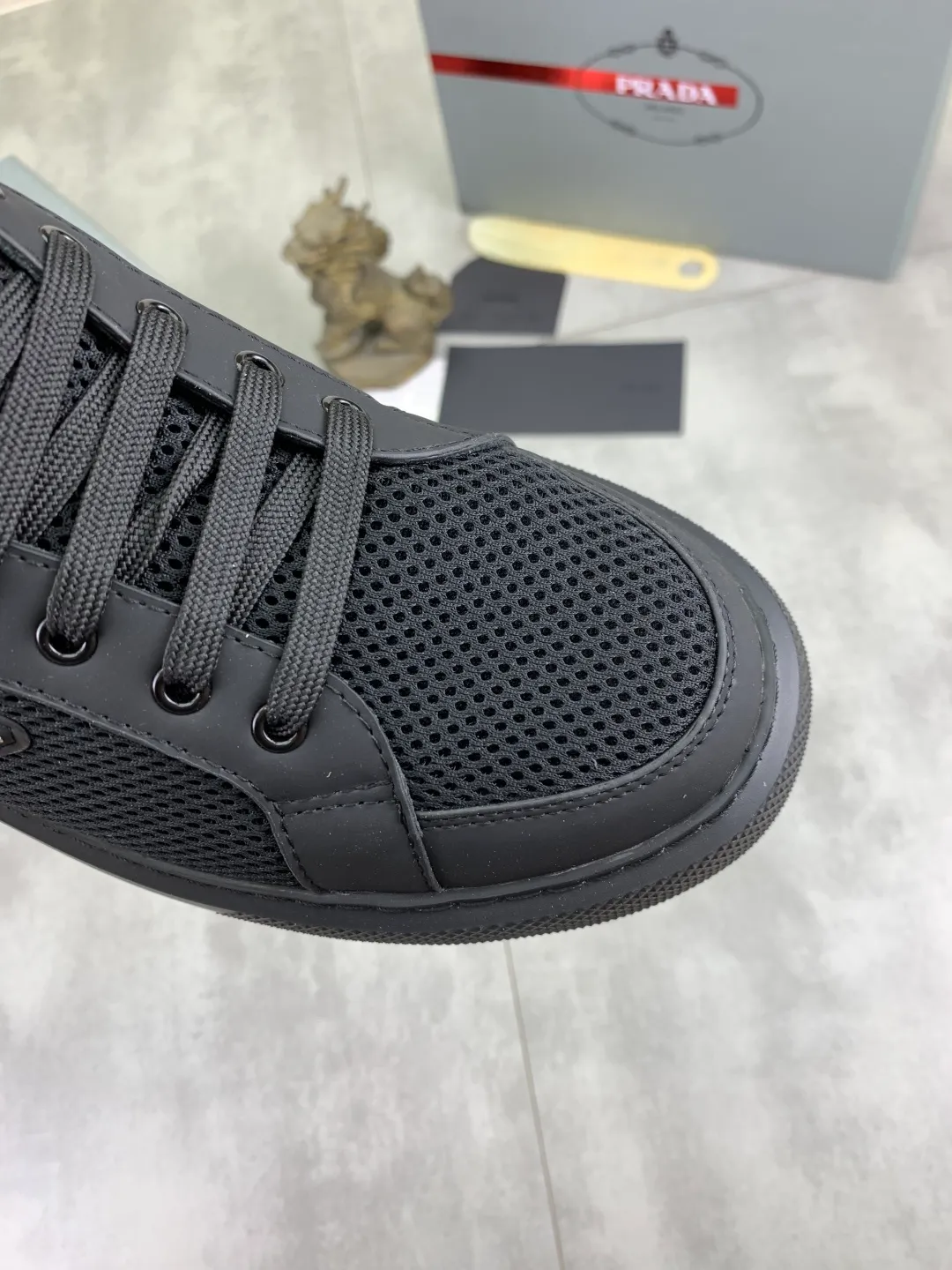 Men's shoes 💰P580💰 [New style] High version official website popular models are on the market, 🆘 Trendy brand (Prada) mainly promotes popular models, avant-garde and versatile fashion men's shoes private version mold opening, cowhide surface splicing 1:1.. Fashionable and simple, original imported cowhide lining cowhide feet; the atmosphere and personality are more fashionable, eye-catching and pursuing class. It will subvert the old idea and be a must-have for fashion trendsetters with you! Must keep it for yourself! Tall and comfortable, large and low, high-end quality workmanship. Size: 38-44 6️⃣colors available.